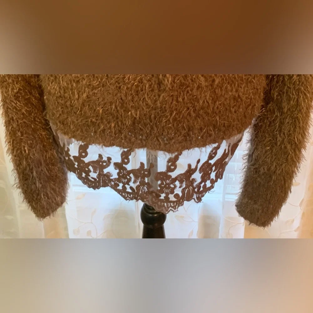 Olivia Sky Owl Taupe Eyelash Sweeter with Lace Bottom Trim Size L NWT - Picture 2 of 9